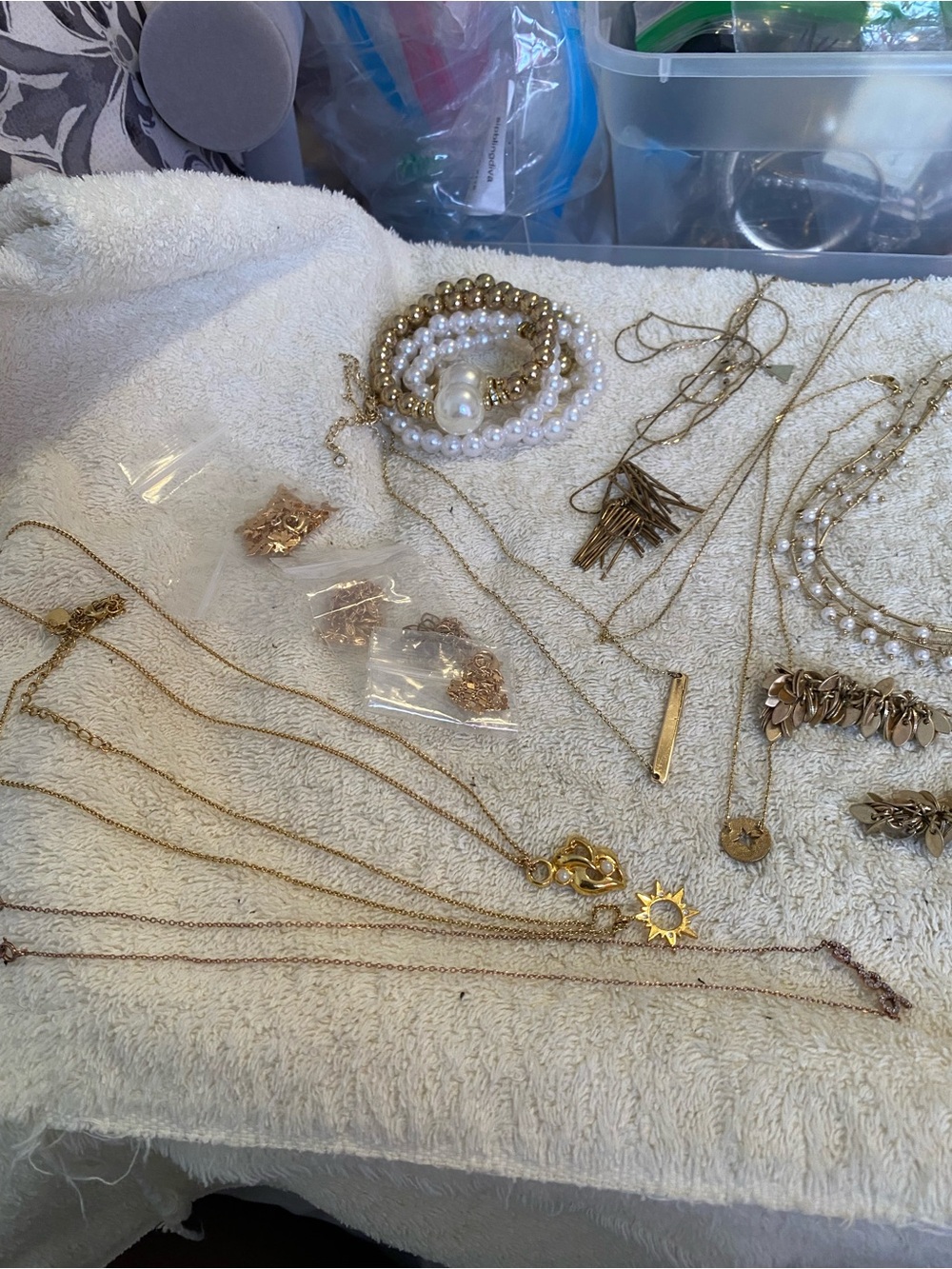 Gold tone Necklace and bracelets lot - Women Jewelry